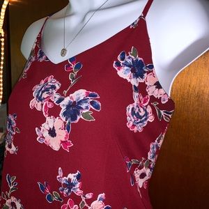 🌸✨ NWOT Floral Maroon Top ✨🌸